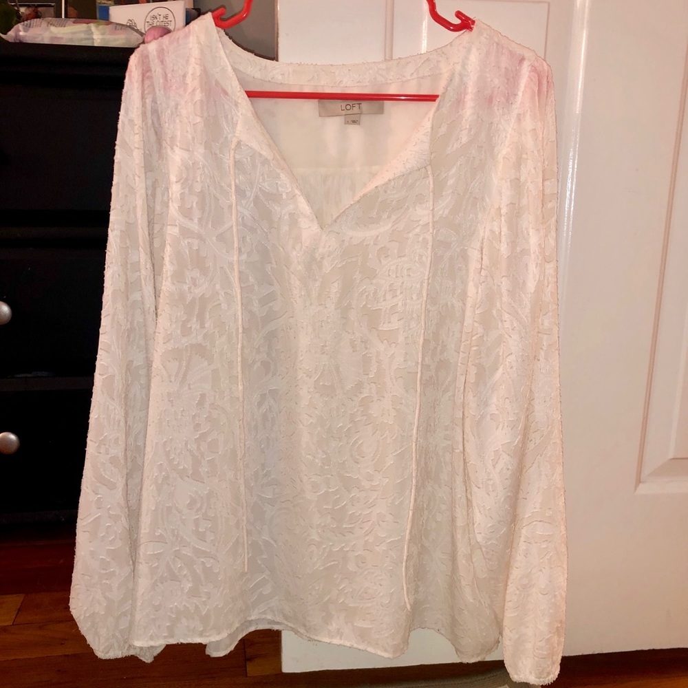 Beautifully detailed bell-sleeved Loft shirt